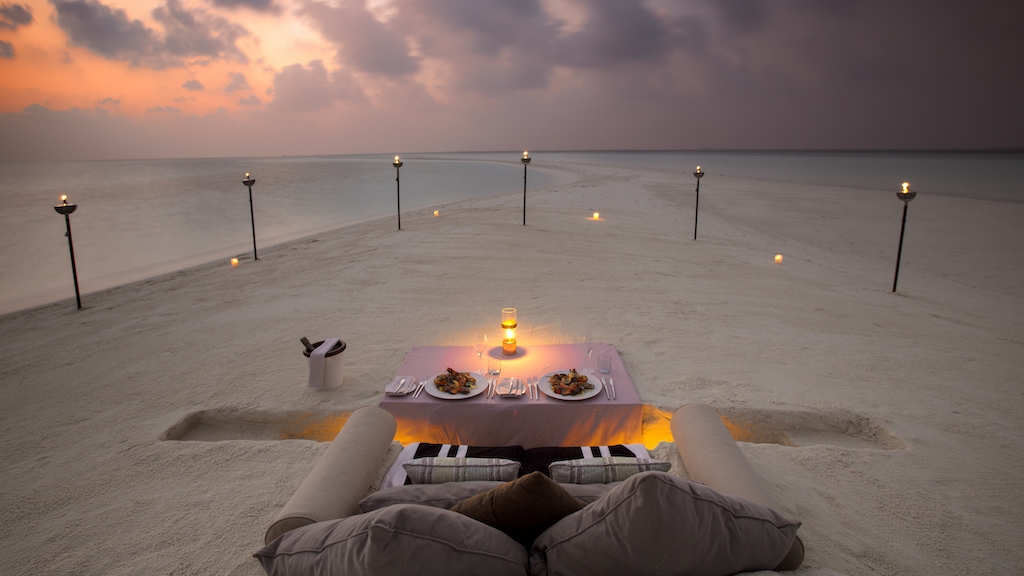 milaidhoo private beach dining