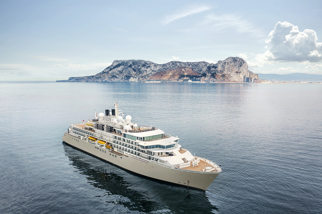 Read more about the article Yacht & Expedition