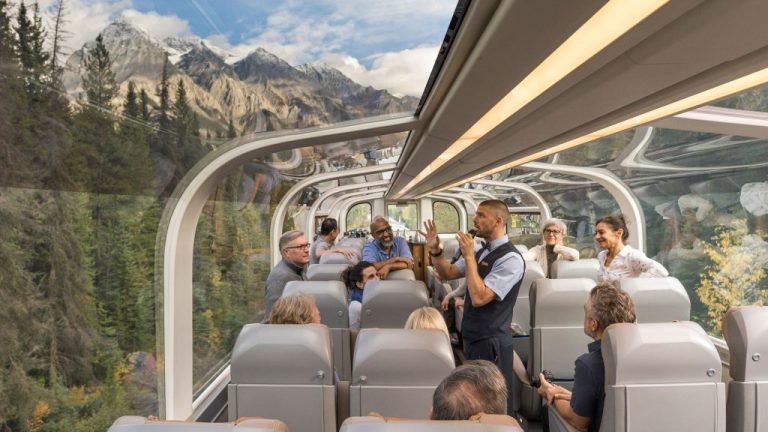 rocky mountaineer goldleaf service