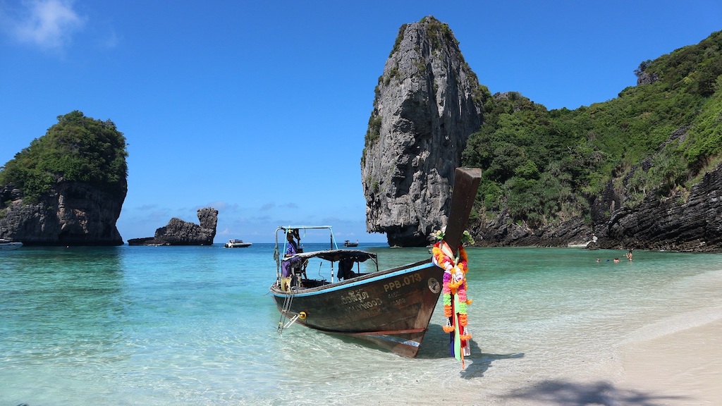 1-The-best-Phi-Phi-beaches-and-trails-thailand-while-you-stay-home